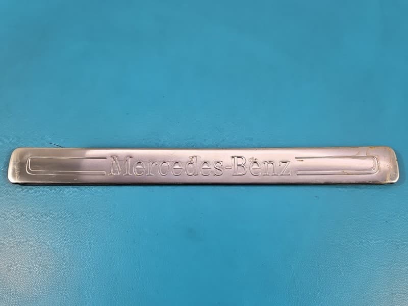 Listwa dekor deski Mercedes W206 A2066800401 Progu przód prawa