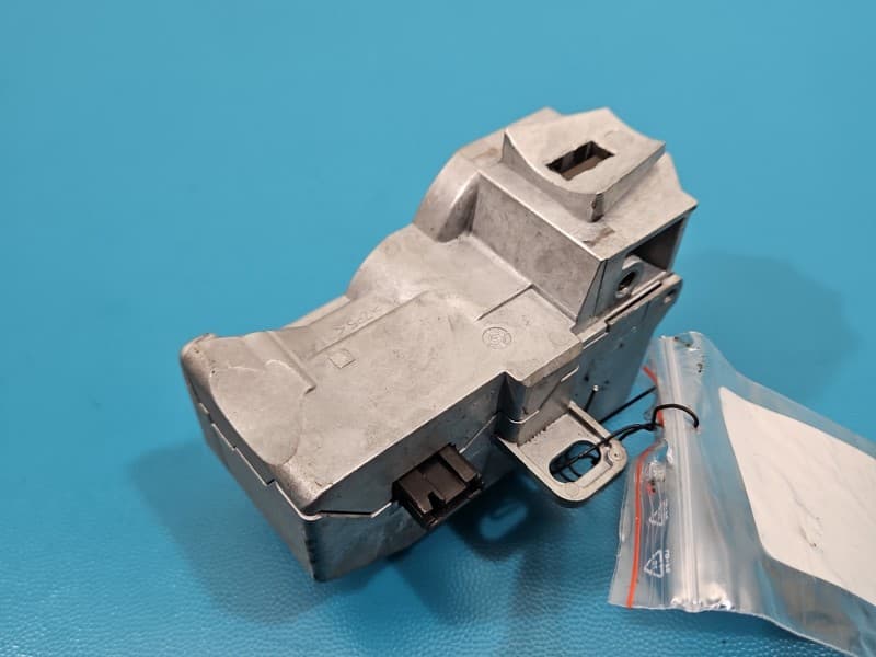 Blokada kierownicy Jaguar XE X760 GX73-3K772-AA