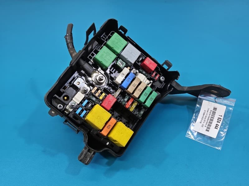 Skrzynka bezpieczników Citroen C4 Cactus 14-20 9804846880