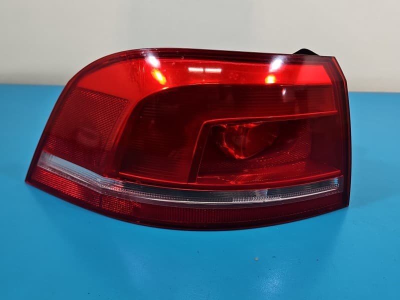Lampa tył lewa błotnika Vw Passat B7 kombi EUROPA 3AF945095C