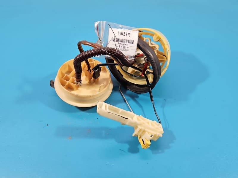 pompka Pompa paliwa Audi A4 B5 1,8 T 8E0906087D 4pin