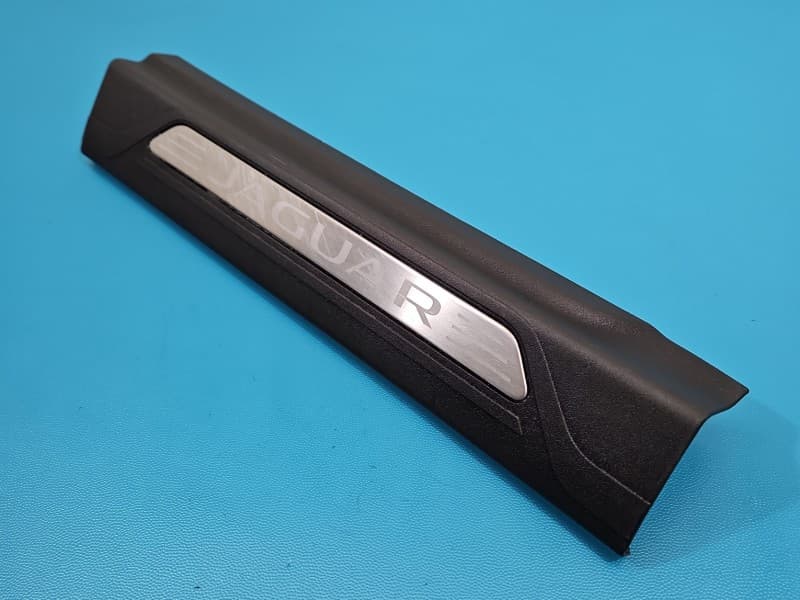 Osłona ZAŚLEPKA PLASTIK Progu przód. L.p Jaguar XE X760 GX73-13201