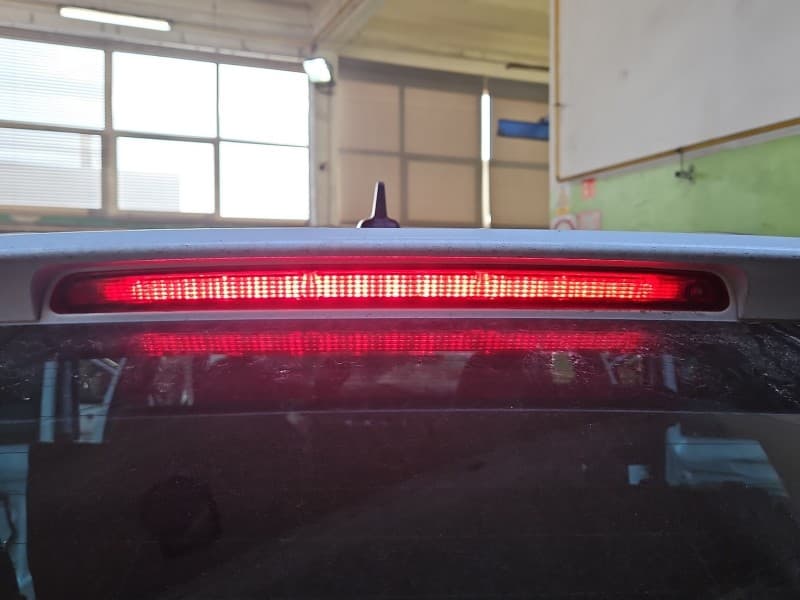 TRZECIE ŚWIATŁO STOP STOPU Skoda Superb III kombi 5E9945097C
