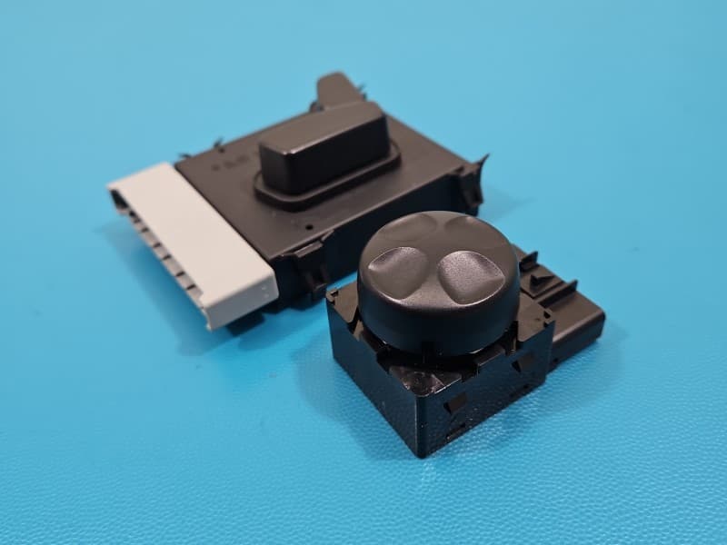 Przełącznik Regulacji fotela kierowcy Maserati Quattroporte VI 13- 09341104B 56049431AE