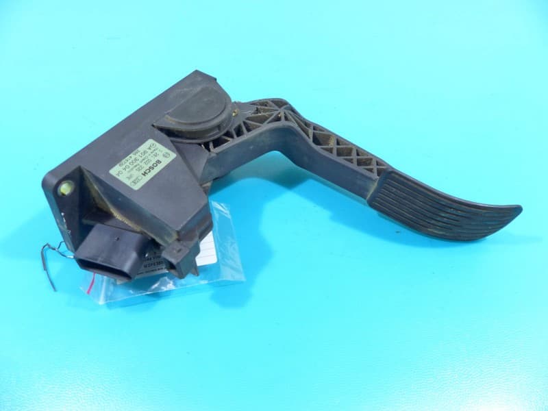 Pedał gazu potencjometr Mercedes Vito W638 2,2 cdi 0281002335