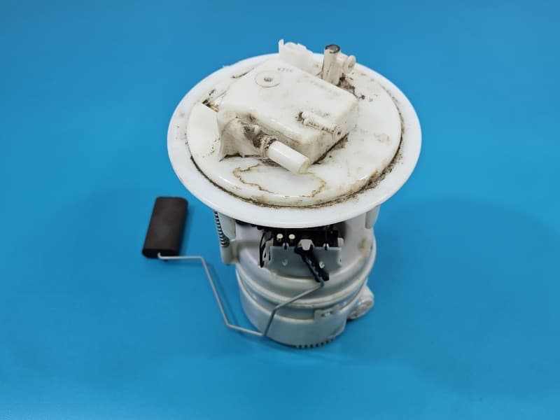 pompka Pompa paliwa Peugeot 308 II T9 1,6 THP 9804773080 4 pin
