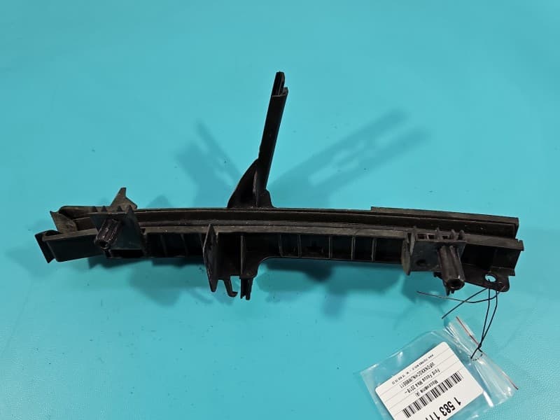Mocowanie uchwyt prowadnica szyby przód lewe Ford Focus Mk4 JX7B-A21979-A