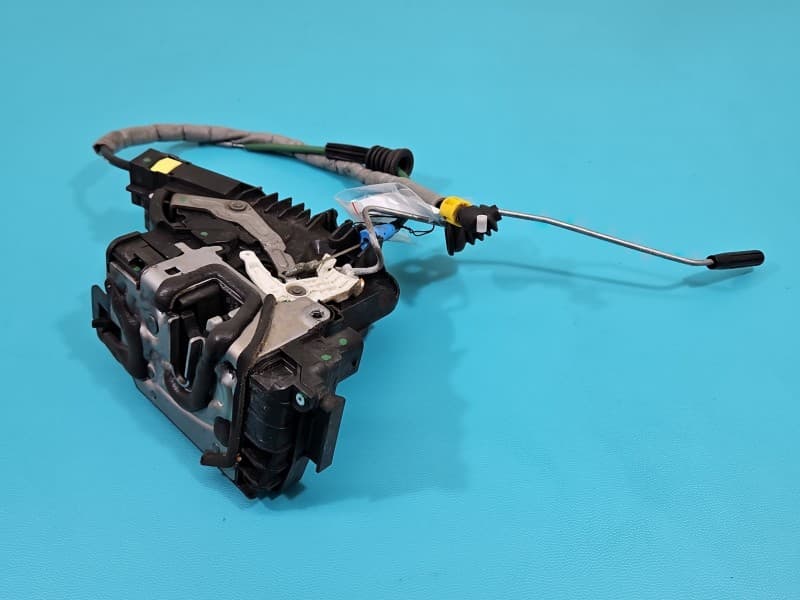 Zamek tył prawy Mercedes W205 4pin