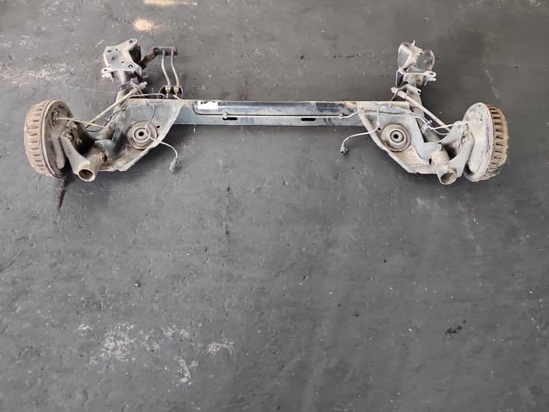 Tylna belka oś tył Renault Clio IV 12-20 1,5 dci