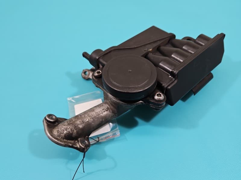 Obudowa AUDI Q7 I 4L 4,2 V8 FSI BAR 3931070720 079133426P Separator oleju, Odma