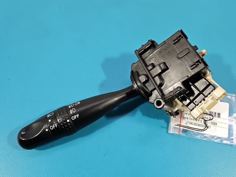 Przełącznik kierunkowskazów świateł Toyota Corolla E12 1736482