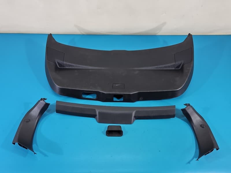 Tapicerka klapy tył boczek bagażnika tylnej Toyota Auris II 64780-02030