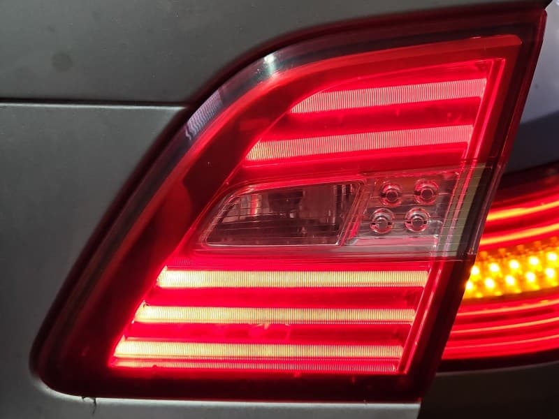 Lampa tył prawa klapy Mercedes ML W166 HB EUROPA A1669068501
