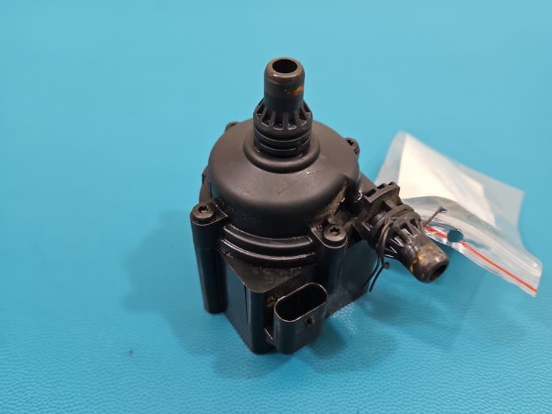 Pompka obiegu wody pompa Iveco Daily V 14- 3,0 hpi 5802759502