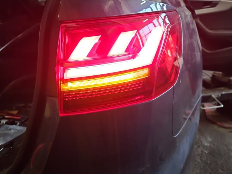 Lampa tył prawa błotnika Audi A4 B9 kombi EUROPA 8W9945092AA