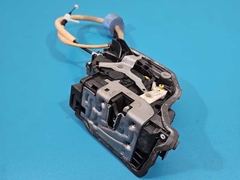 Zamek tył prawy BMW G30 4pin 747769002 182838-10