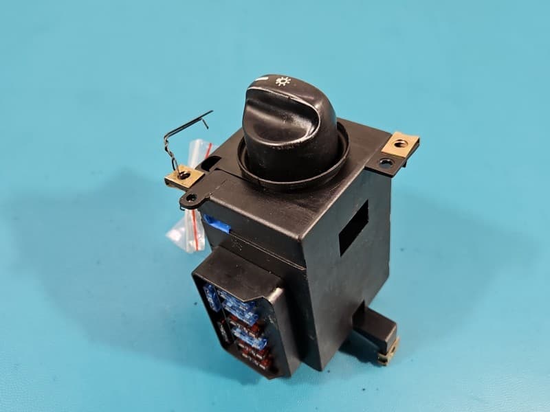 Przełącznik włącznik świateł Mercedes W168 1685450104