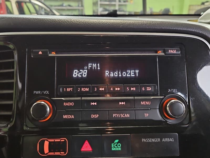 Radio fabryczne Mitsubishi Outlander III 12-22 8701A689 radioodtwarzacz