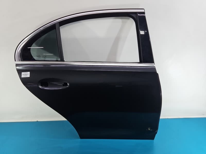 Drzwi tył prawe Mercedes W206 sedan 4d 831