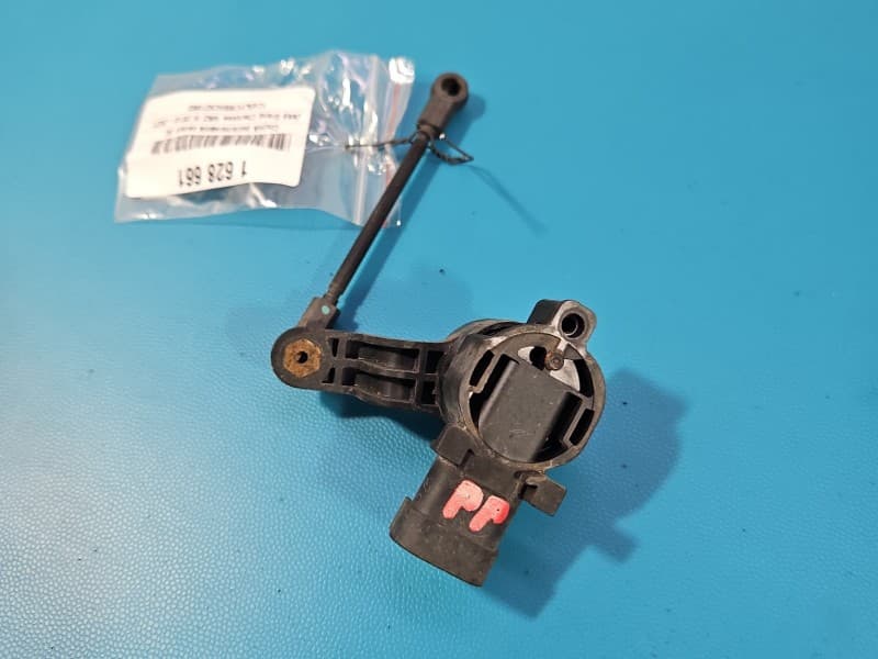 Czujnik poziomowania xenon Jeep Grand Cherokee IV WK2 68245328AC