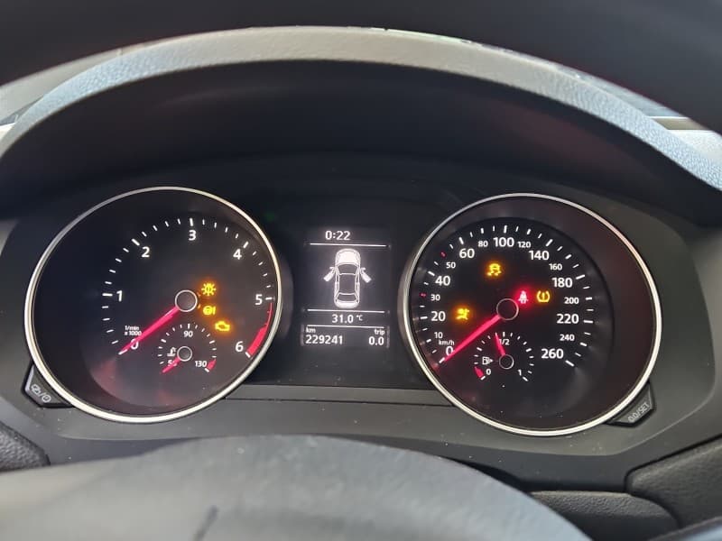 Licznik Vw Jetta VI 2,0 tdi 5C6920875A EUROPA