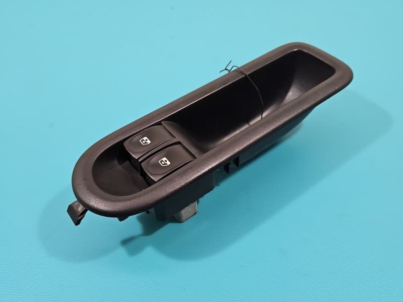 Przełącznik szyb Renault Twingo II EU 8200356513