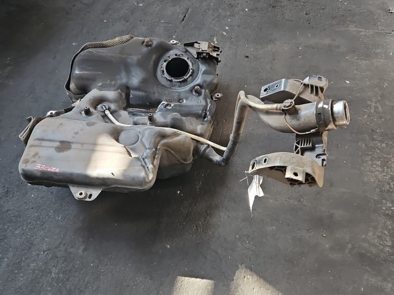 Zbiornik paliwa bak Vw Passat B8 2,0 TDI 3Q0201021CK