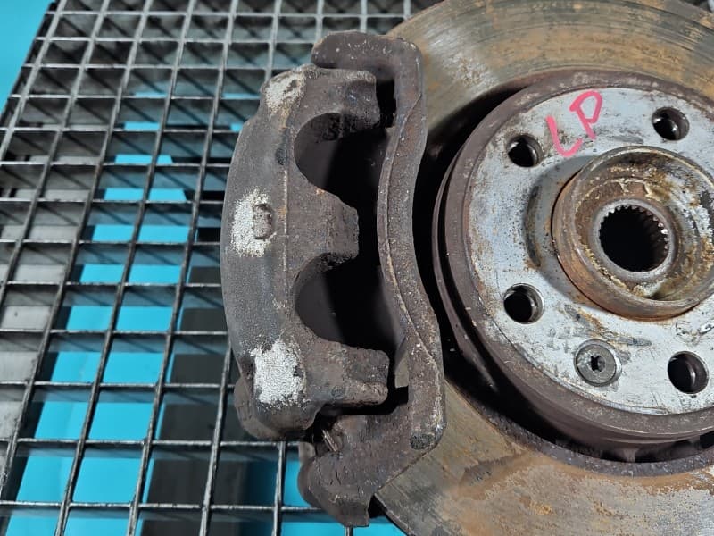 Zacisk przód lewy Opel Vivaro 1,9 cdti