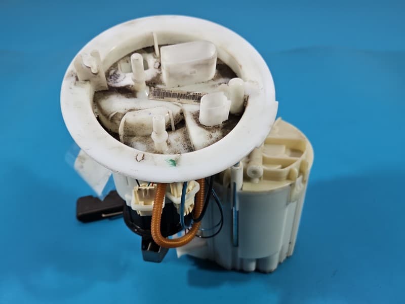 pompka Pompa paliwa AUDI A4 B8 3,2 V6 FSI 8K0919051Q 0580202015 5 pin