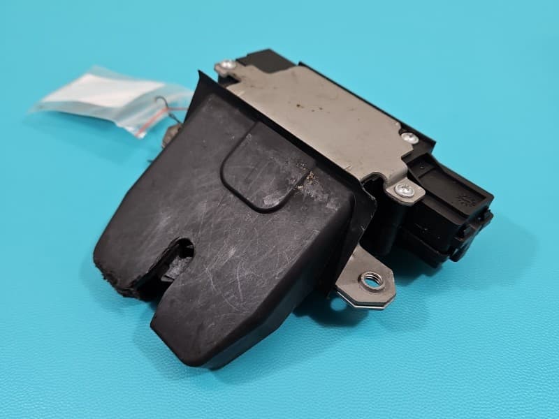 Zamek klapy tył Ford Focus Mk2 kombi 5pin 132606 3M51-R442A66-AP