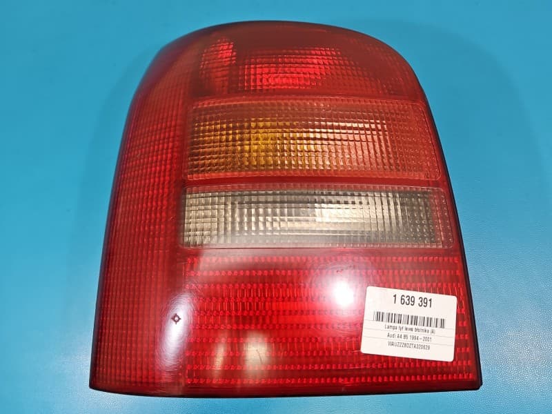 Lampa tył lewa błotnika Audi A4 B5 kombi EUROPA 8D9945095A