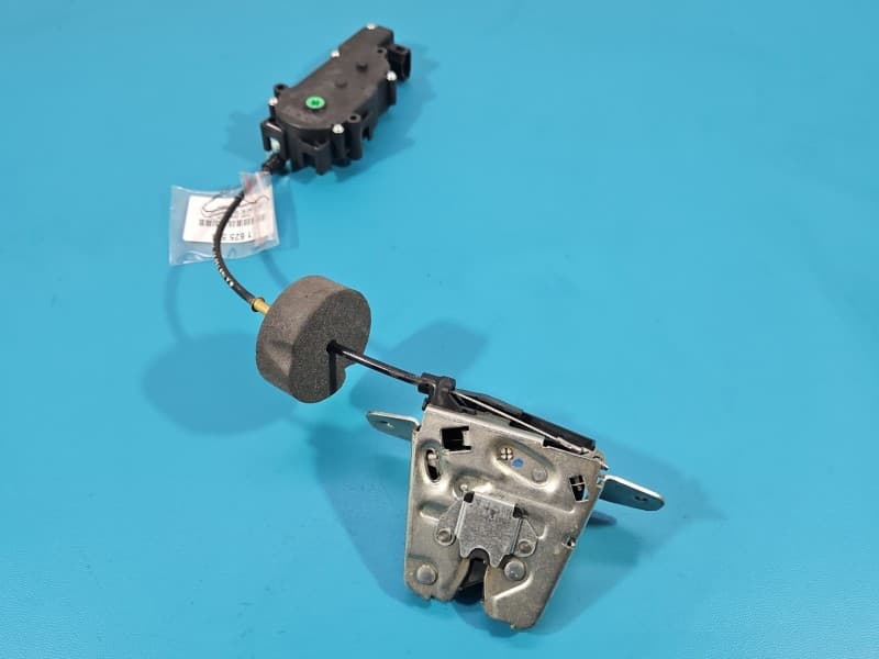 Zamek klapy tył Mercedes ML W166 HB Z dociągiem 2+4 PIN A2047400735 6NW009424-00 A2047500060