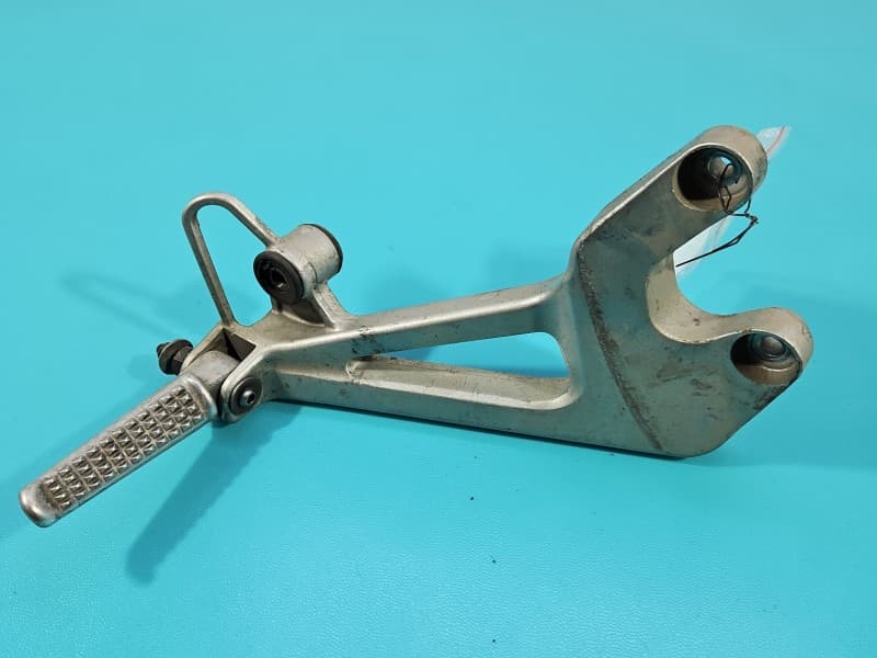 Mocowanie uchwyt podnóżek set tył prawy Honda VFR 800 98-01