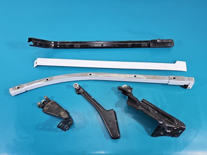 Rolka drzwi prawych przeswunych Ford Transit Connect II MK2 12-22 DT11-V25006-BB DT11-V25000-AB