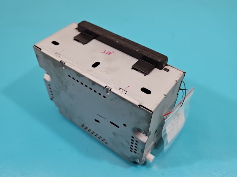 Radio fabryczne Ford Fiesta Mk7 AA6T-18C815-AD radioodtwarzacz