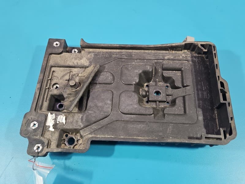 Obudowa akumulatora podstawa Hyundai Elantra VII 20- 1,6 16V 87150-AA000