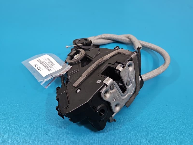 Zamek przód prawy Renault Captur II EUROPA 4 pin 805024067R
