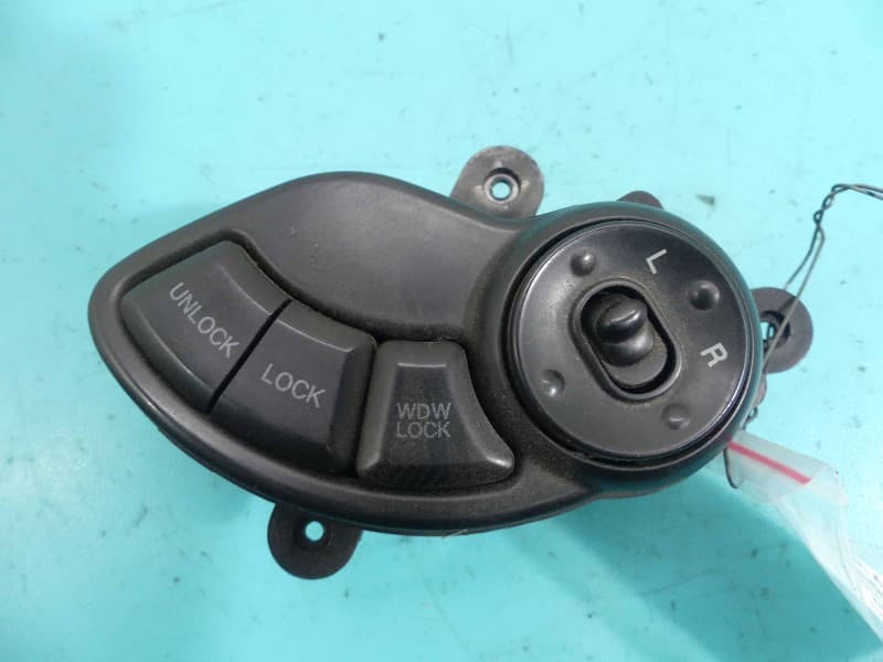 Przełącznik szyb Hyundai Santa Fe I 00-06 lusterek EU 93530-26000