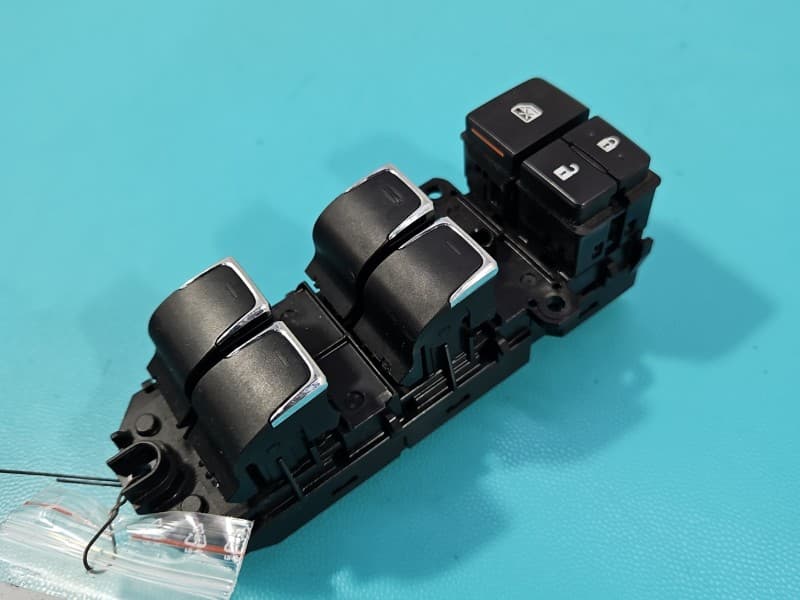 Przełącznik szyb LEXUS NX I 14-21 EU 84040-78030