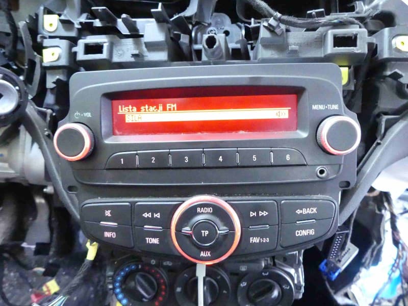 Radio fabryczne Opel Corsa E 39146277 631156296 radioodtwarzacz