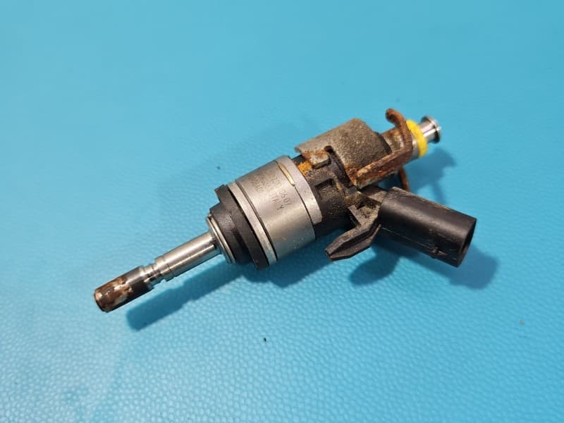 Wtryskiwacz 06Q9060A01 06Q906036A Vw T-Roc 2,0 TFSI 300KM