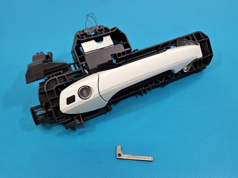 Klamka przód lewa zewnętrzna Mercedes GL II X166 A2047601534 650