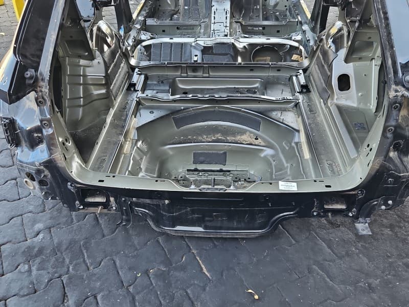 Pas tylny podłoga wanna bagażnika Audi A4 B9 kombi