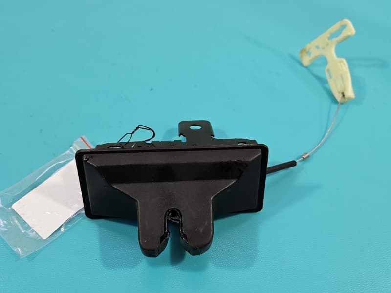 Zamek klapy tył Ford Fusion USA 12-20 sedan 4 PIN sedan 319602616 73F4328AE