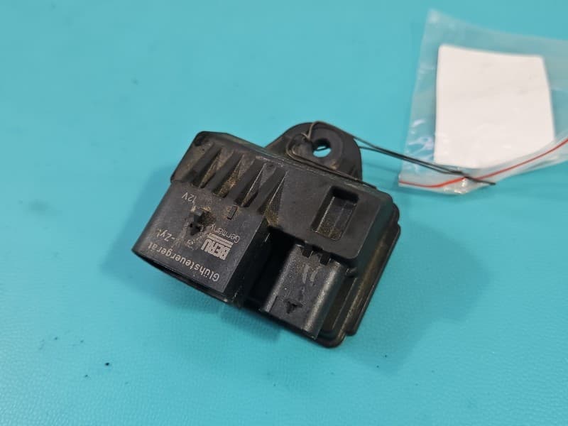 Przekaźnik świec żarowych bmw F30 2,0d 8570087