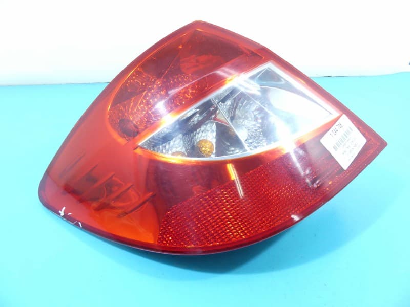 Lampa tył lewa błotnika Renault Thalia II sedan EUROPA 8200700046