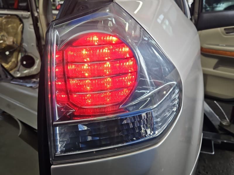 Lampa tył prawa błotnika LEXUS RX II 03-08 HB EUROPA