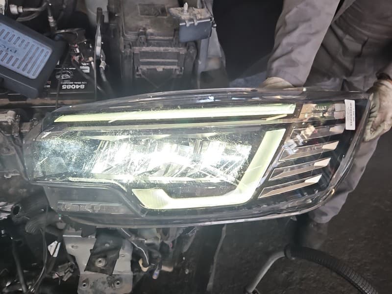 Reflektor lewy lampa przód Renault Trafic III EUROPA 260601790R