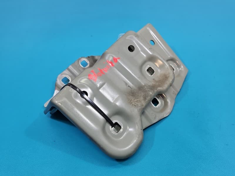 Mocowanie uchwyt Błotników przód lewe Renault Captur II 663518628R