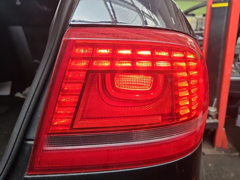 Lampa tył prawa błotnika Vw Passat B7 sedan EUROPA 3AE945208B